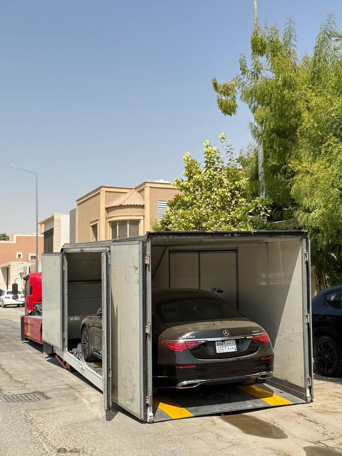 سطحة مغلقه فل داون لنقل مرسيدس